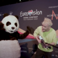 Deutscher ESC-Teilnehmer Jendrik mit dem WWF-Panda, 2021 © WWF Deutschland