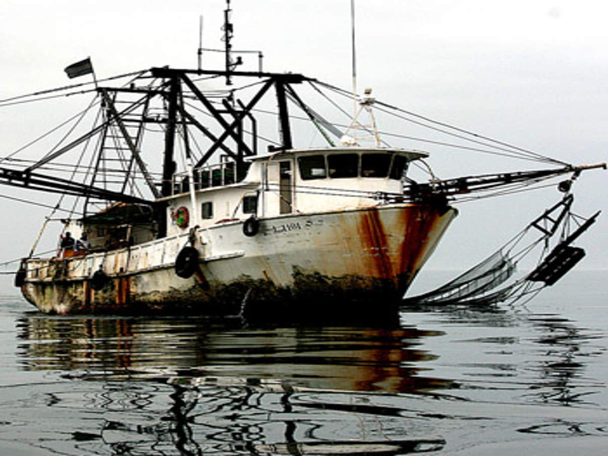 Illegaler Trawler © Mike Markovinathe / Pew Charitable Trusts