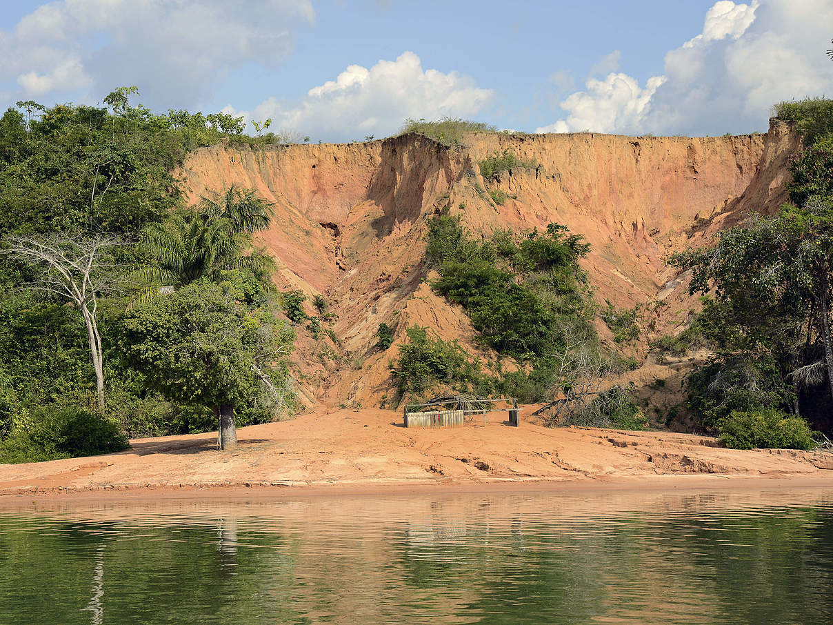 Erdrutsch durch Waldrodung am Rio Tapajòs © Adriano Gambarini / WWF-Brazil