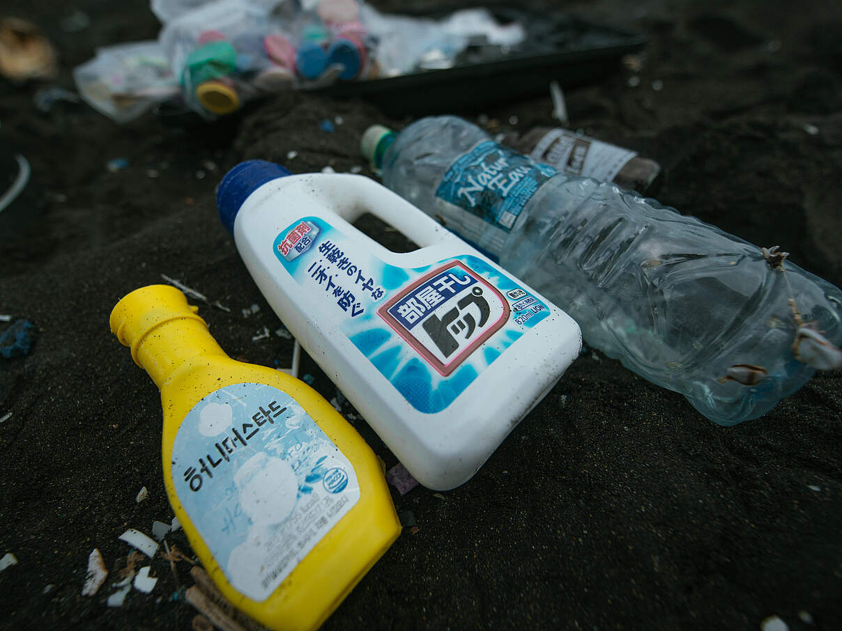 Verpackungsmüll am Strand © WWF-UK