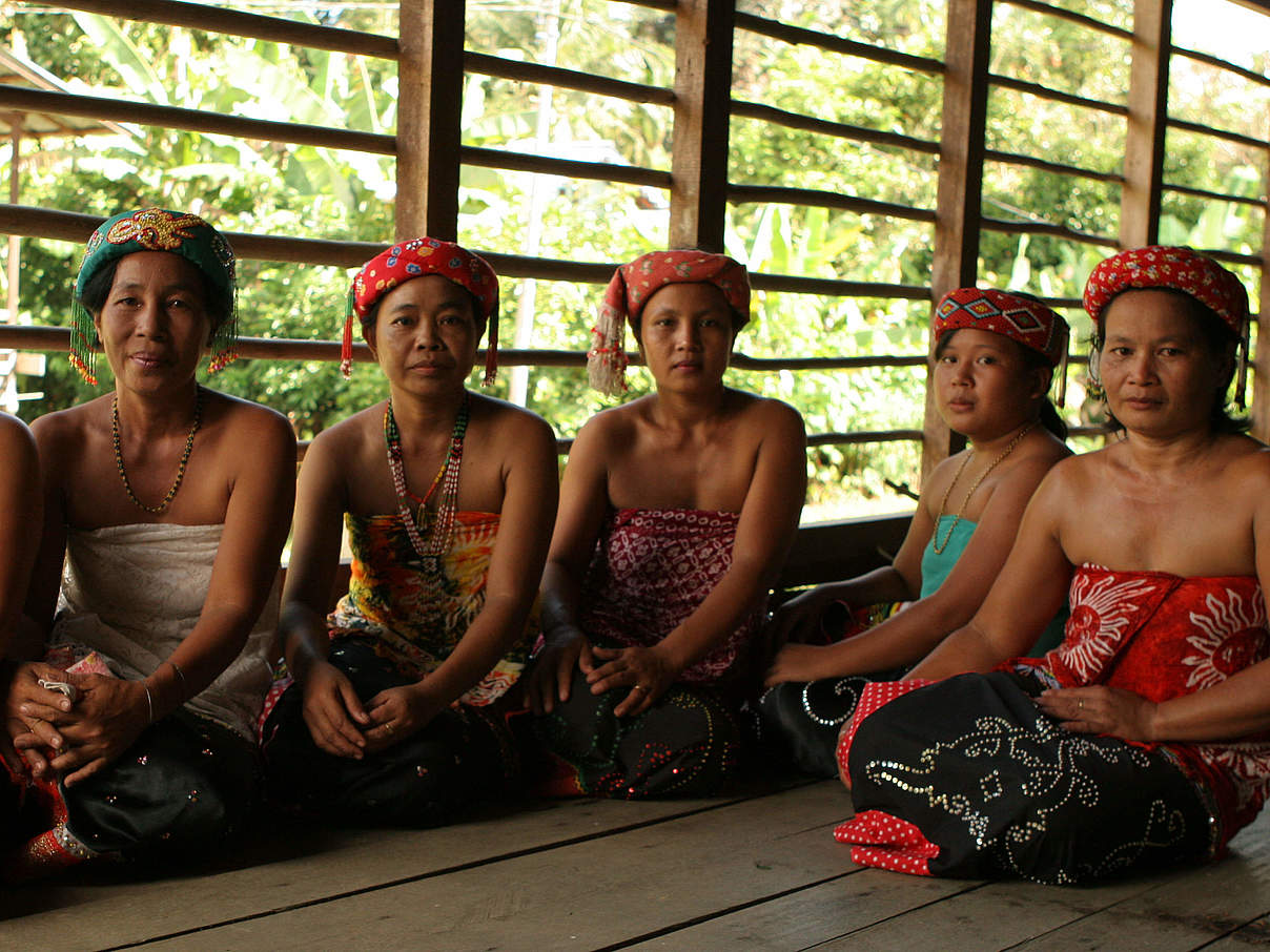 Dayakfrauen in Kalimantan © Jimmy Syahirsyah / WWF Indonesien