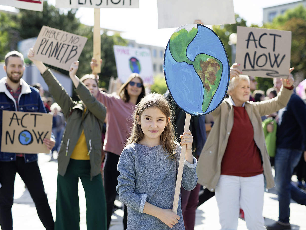 Demo für mehr Klimaschutz © Halfpoint / GettyImages Demo für mehr Klimaschutz © Halfpoint / GettyImages