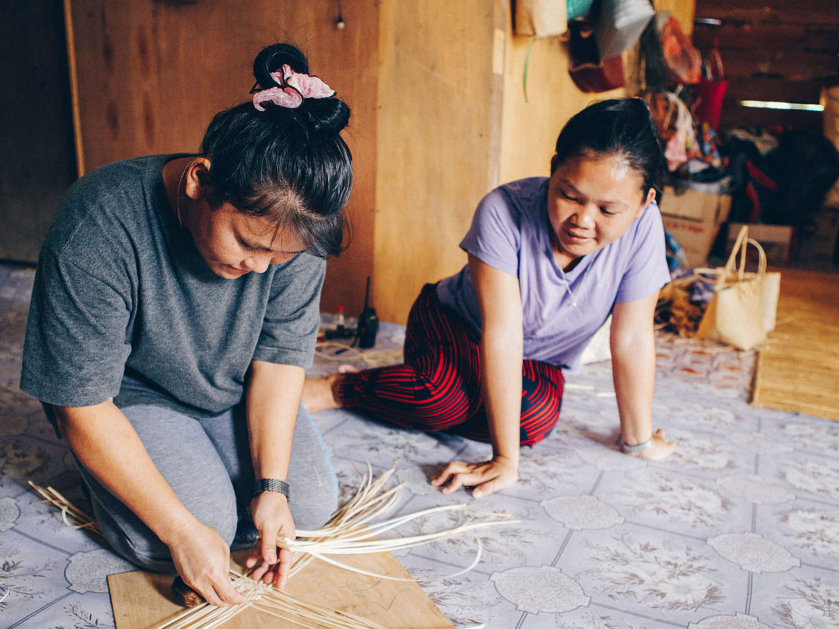 Herstellung traditionelles Kunsthandwerk © Mazidi Abd Ghani / WWF Malaysia