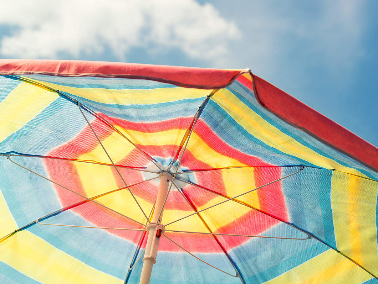Sonnenschutz ist wichtig, vor allem am Strand © iStock / Getty Images