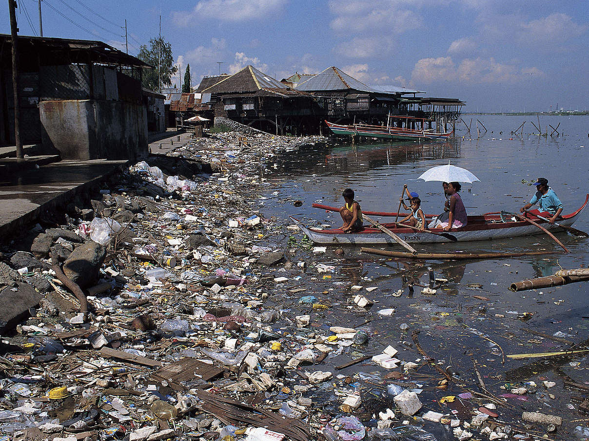 Stark verschmutze Bucht in Manila (Philippinen) © Jürgen Freund / WWF