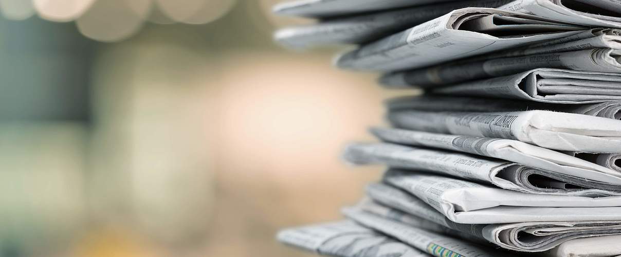 Zeitungsstapel © artisteer / iStock / Getty Images Plus