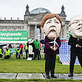 Merkel und Altmaier EEG-Protest © Paul Wagner / WWF