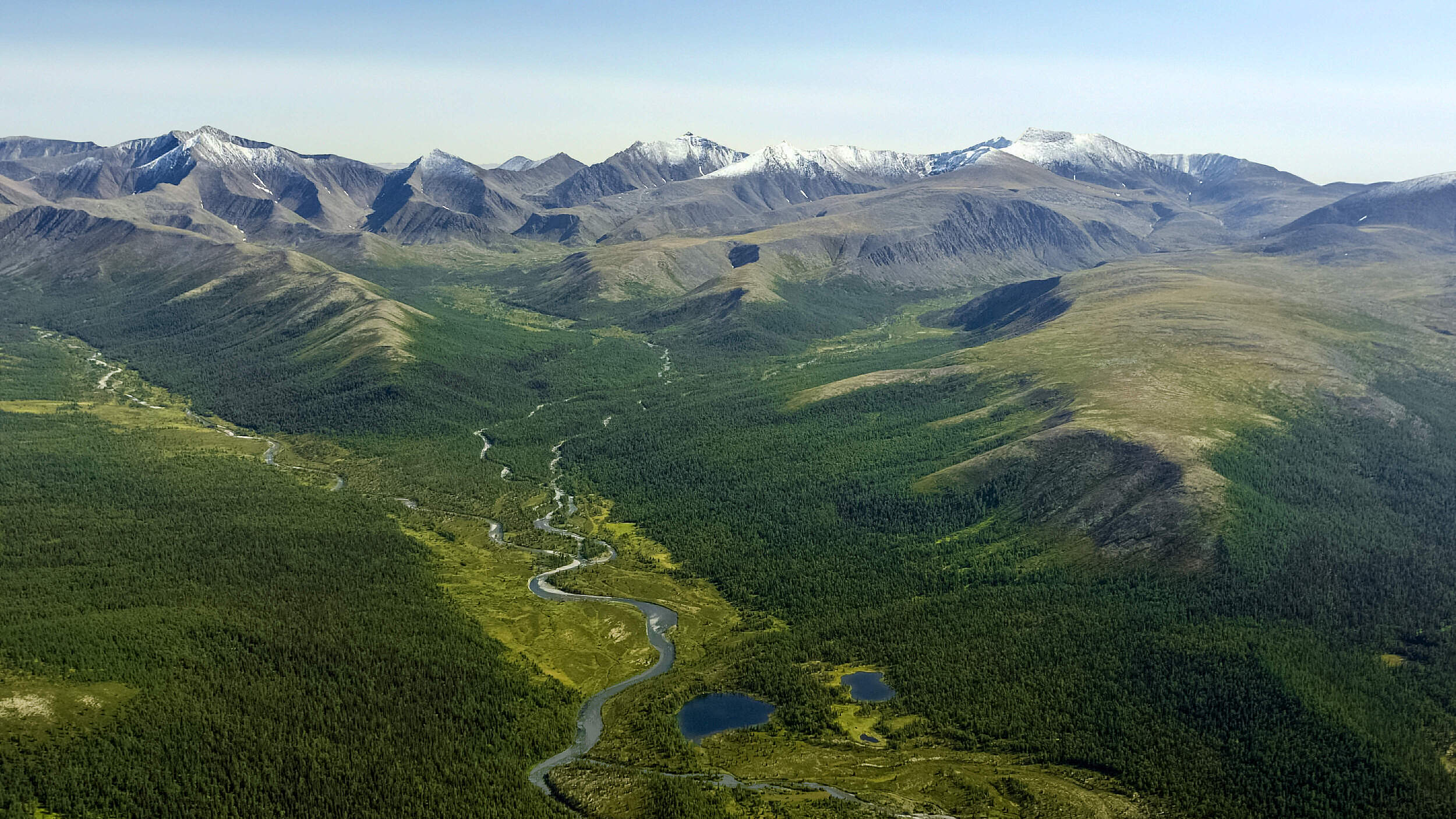 Luftaufnahme vom Ural-Gebirge in Russland © Imago / Russian Look