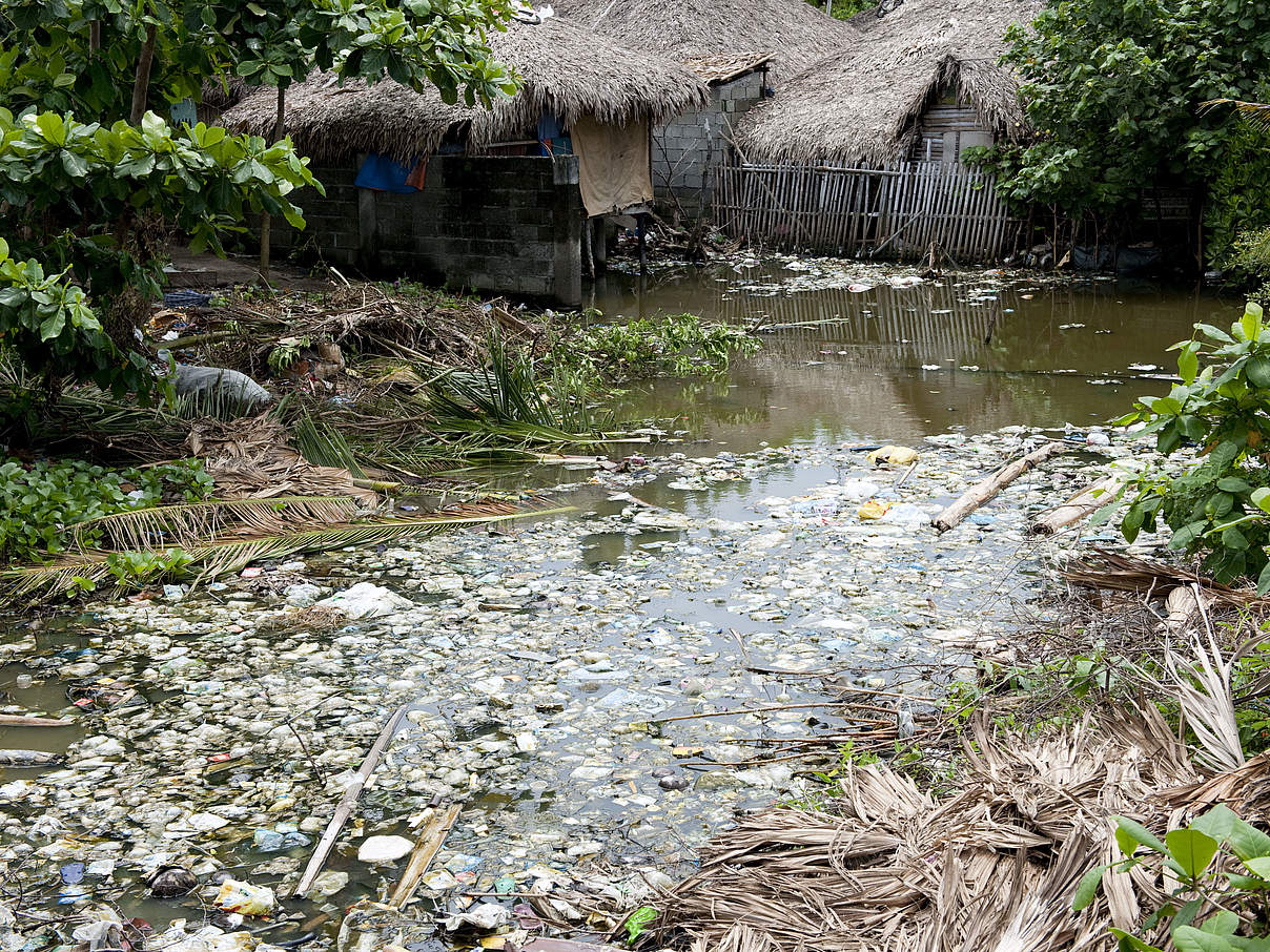 Verschmutzte Küste Philippinen © Jürgen Freund / WWF