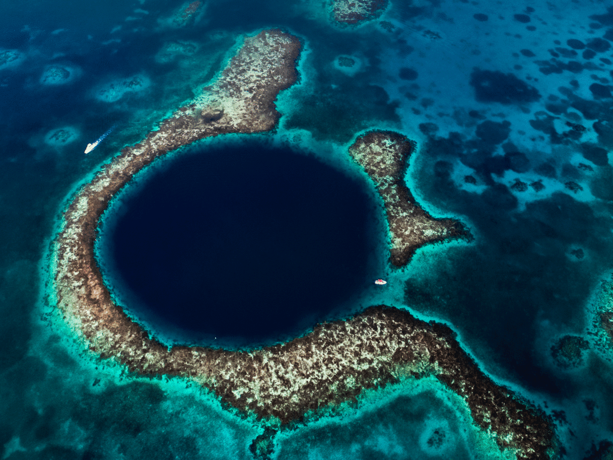Great Blue Hole, Belize © Beautiful Destinations