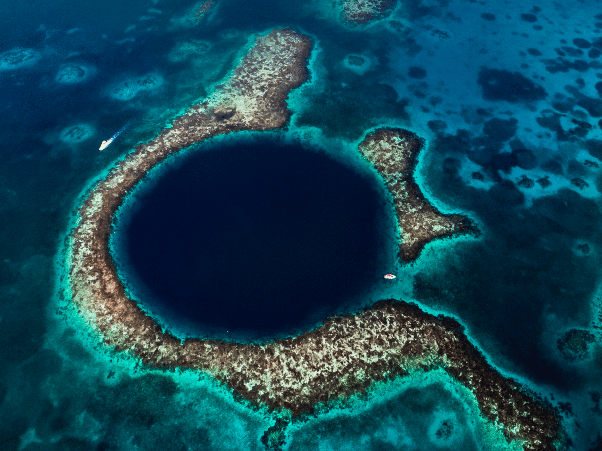 Great Blue Hole, Belize © Beautiful Destinations