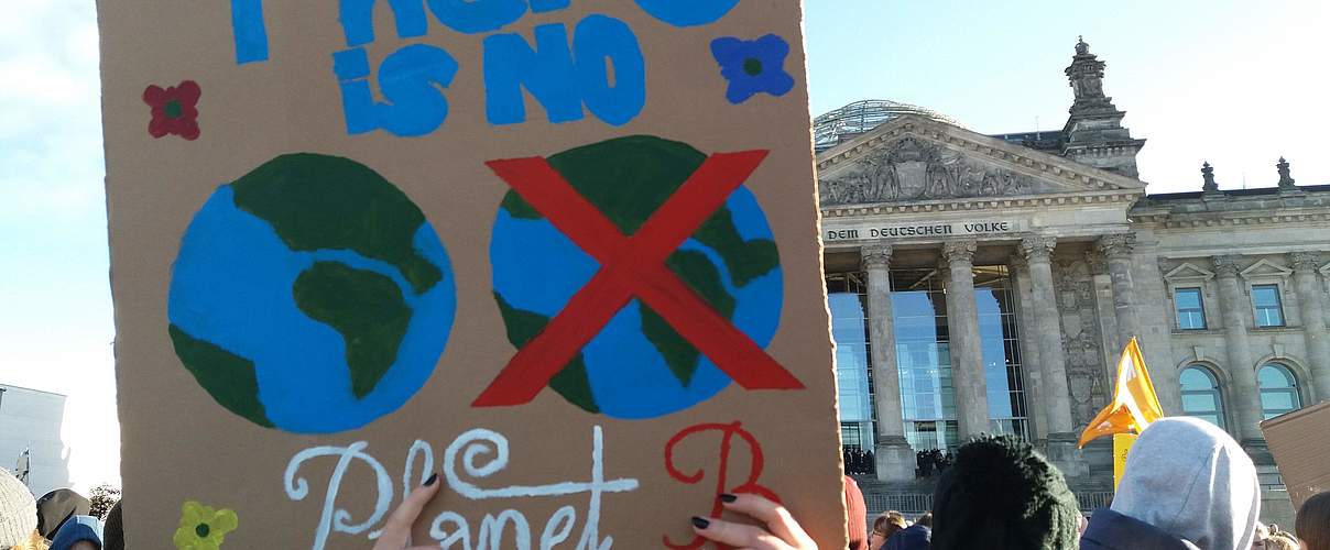 Schülerstreik vor dem Bundestag zum Klimaschutz © WWF