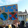 Schülerstreik vor dem Bundestag zum Klimaschutz © WWF