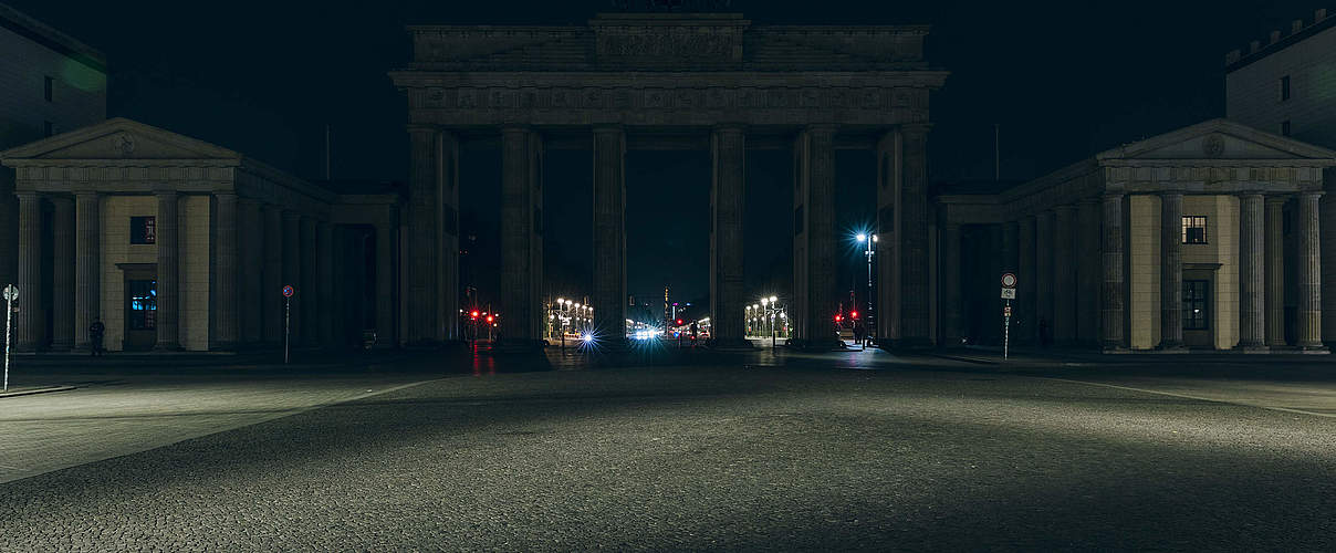 Licht aus am Brandenburger Tor © Marlene Garwisch / WWF-Germany