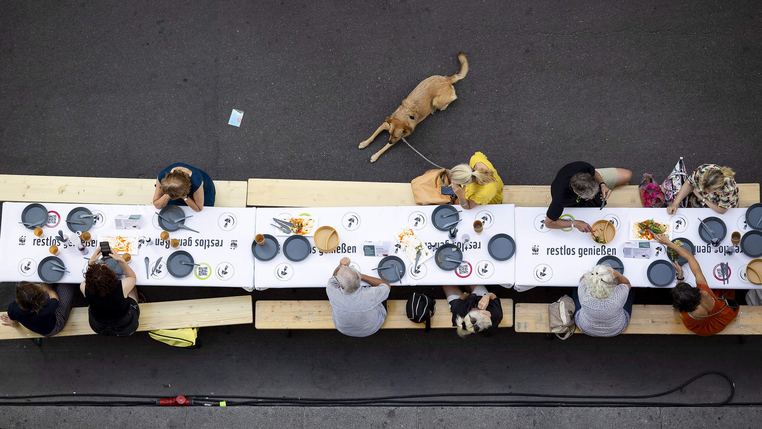 Tafel auf dem WWF Aktionstag "Restlos Genießen" © Jörg Farys / WWF