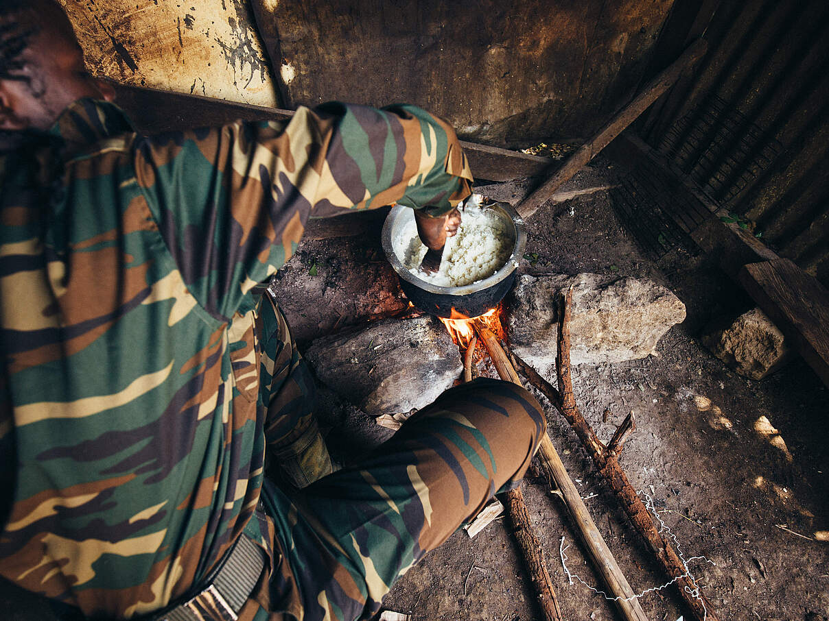 Rangerin Doreen kocht Ugali