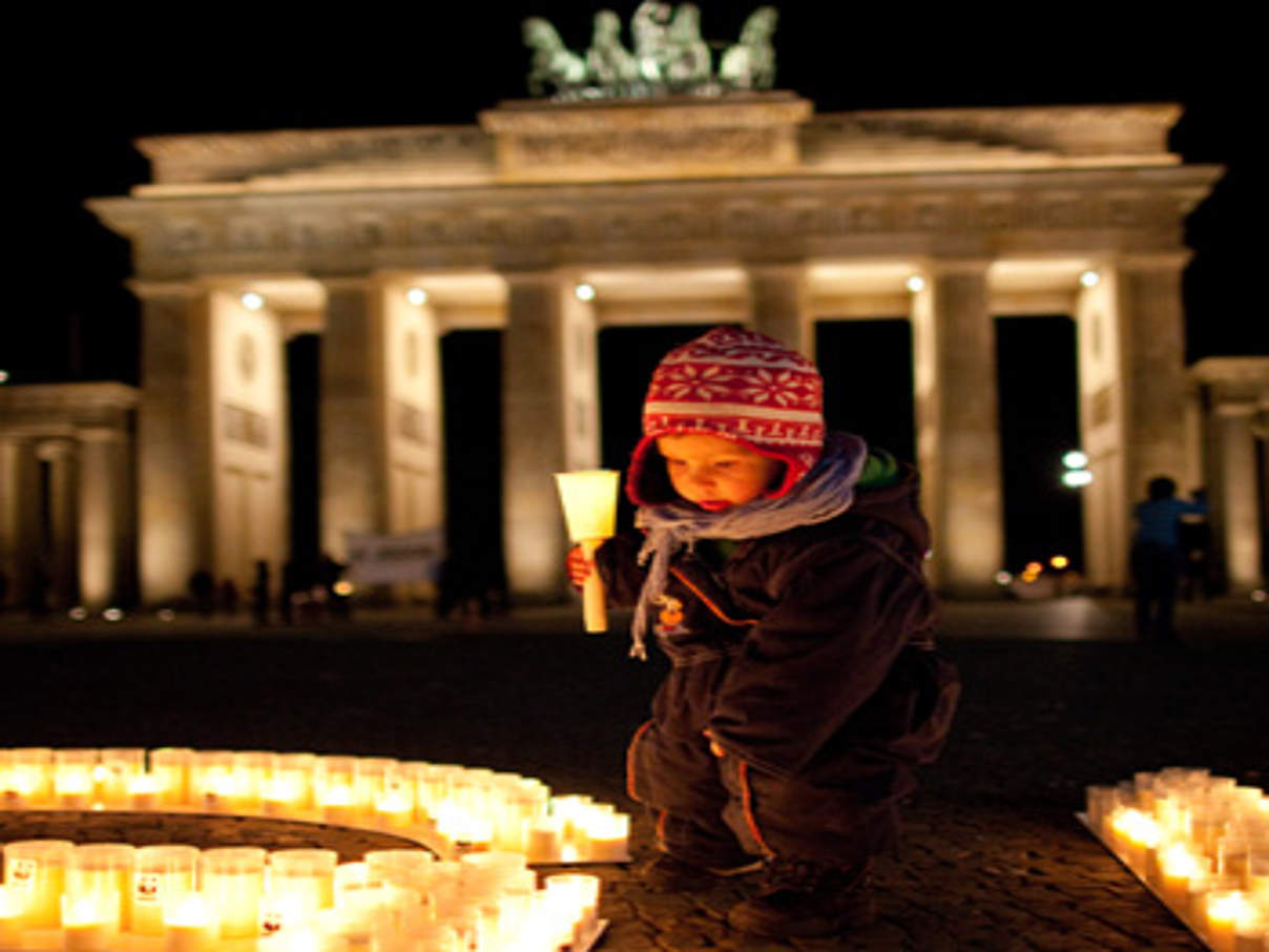 350 MG 2353 Earth Hour 2011 Berlin Brandenburger Tor c David Biene WWF © David Biene / WWF