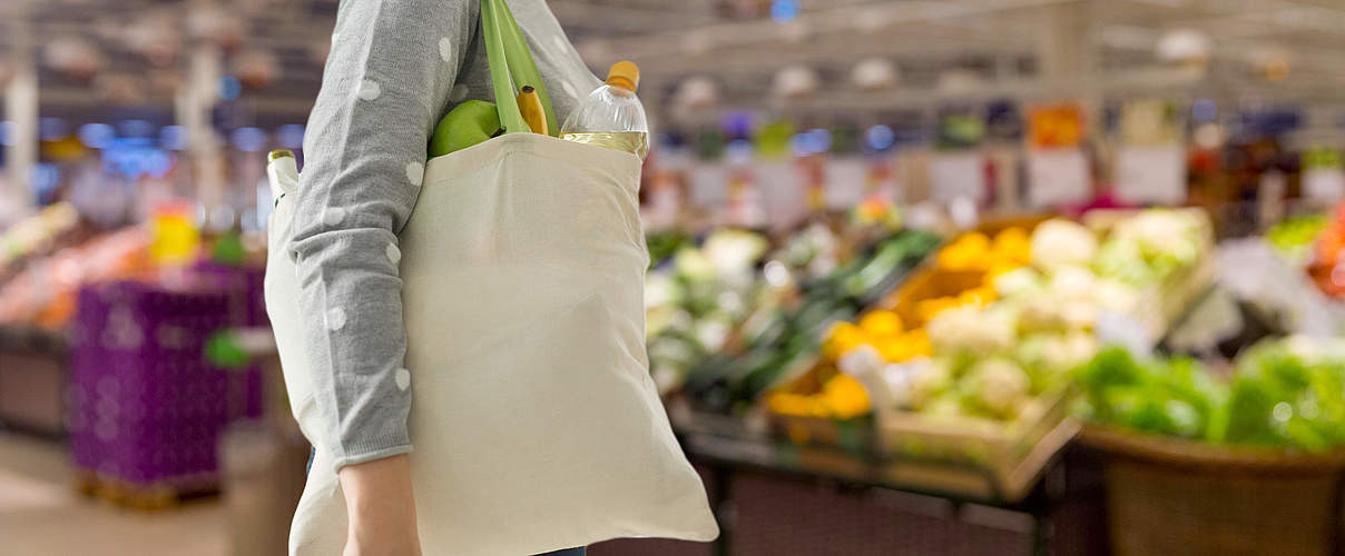 Einkaufen im Supermarkt © Shutterstock