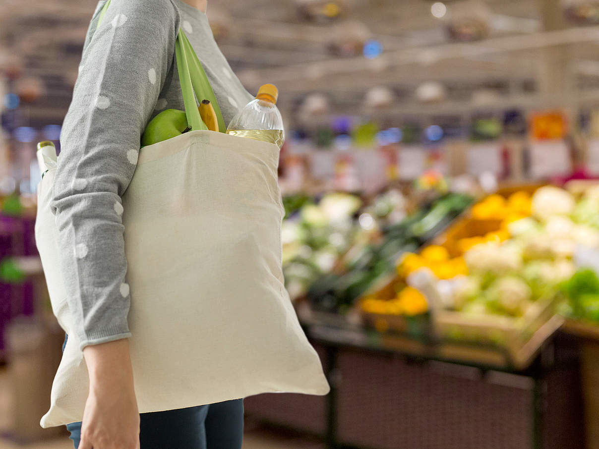 Einkaufen im Supermarkt © Shutterstock