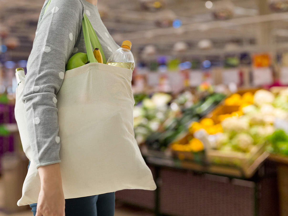 Beim Einkaufen auf vegane Produkte achten © Shutterstock
