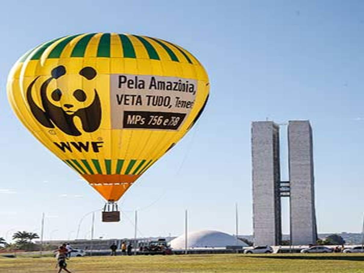WWF-Aktion gegen die Verkleinerung von Amazonas-Schutzgebieten in Brasília © Marco Antonio Teixeira/WWF