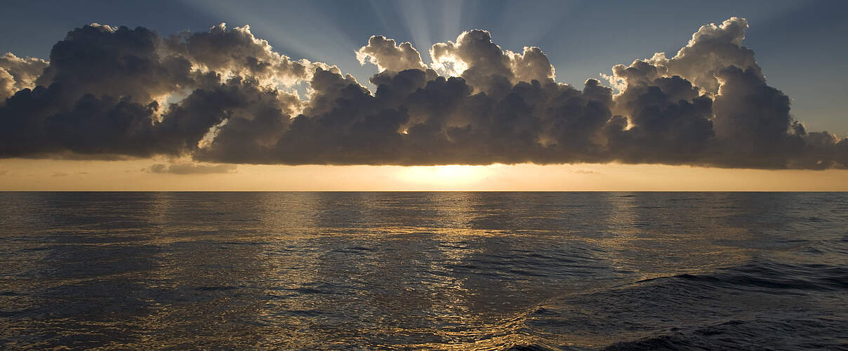 Sonnenuntergang am Meer vor Honduras © Antonio Busiello / WWF US