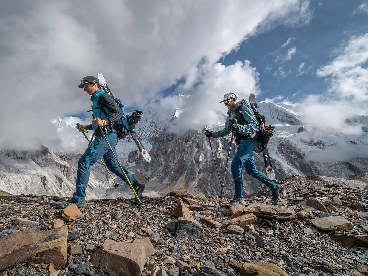 Benedikt Böhm und Prakash Sherpa bei der Besteigung des Himlung Himal © Mountainfilmcrew
