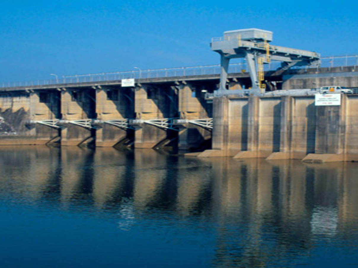 Damm am Coosa River in den USA. © Kevin Schafer / WWF-Canon