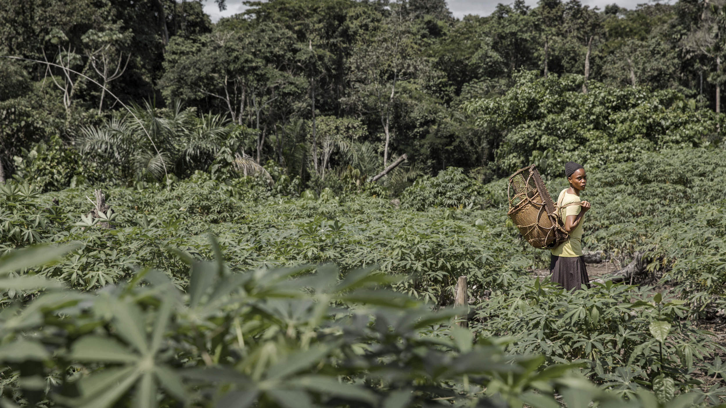 Frau im Monkoto-Korridor, Salonga © Karine Aigner / WWF-US