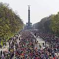 19 Lauefer auf der Strasse des 17 Juni beim 39 Berliner Halbmarathon mit mehr als 37 000 Teilnehm