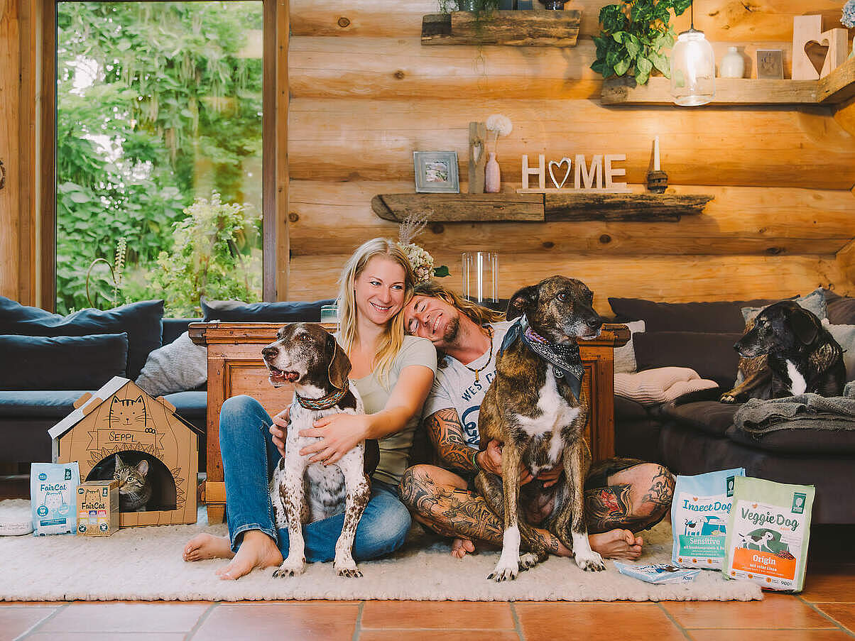 Pärchen mit Hunden © Green Petfood