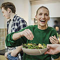 Gemeinsam essen für den guten Zweck © DGLimages / iStock / Getty Images