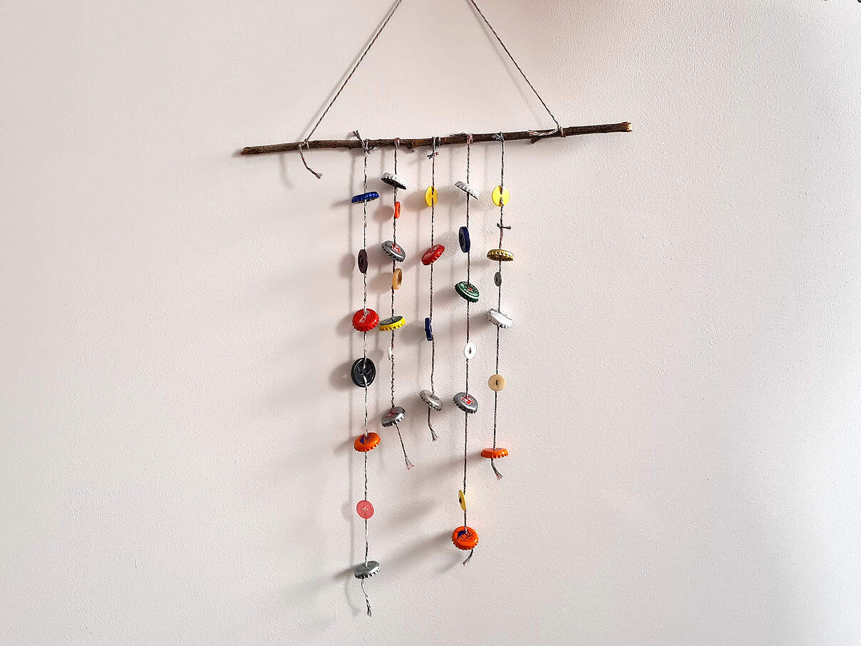 Kronkorken-Windspiel basteln