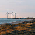 Windräder an der dänischen Küste.