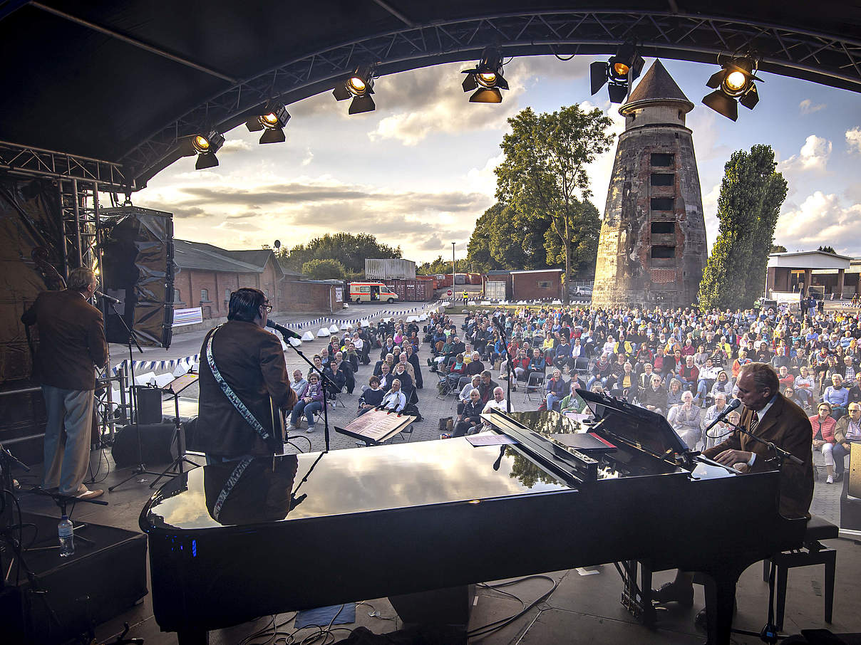 Ulrich Tukur und die Rhythmus Boys / Openair Lübeck © Felix König Ulrich Tukur und die Rhythmus Boys / Openair Lübeck © Felix König