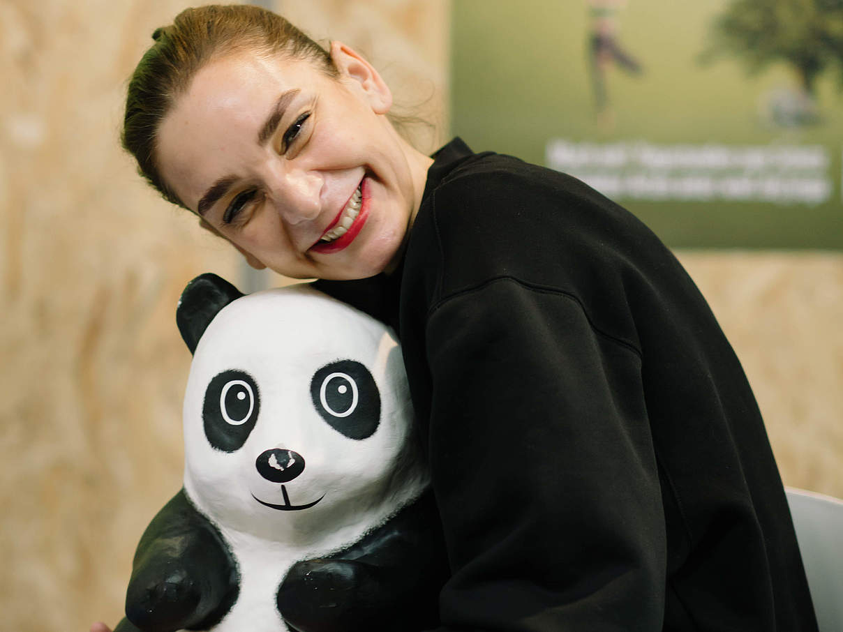 Die Yoga-Lehrerin Ulrike Schablin ist Panda-Fan © Francesca Schmitt / WWF