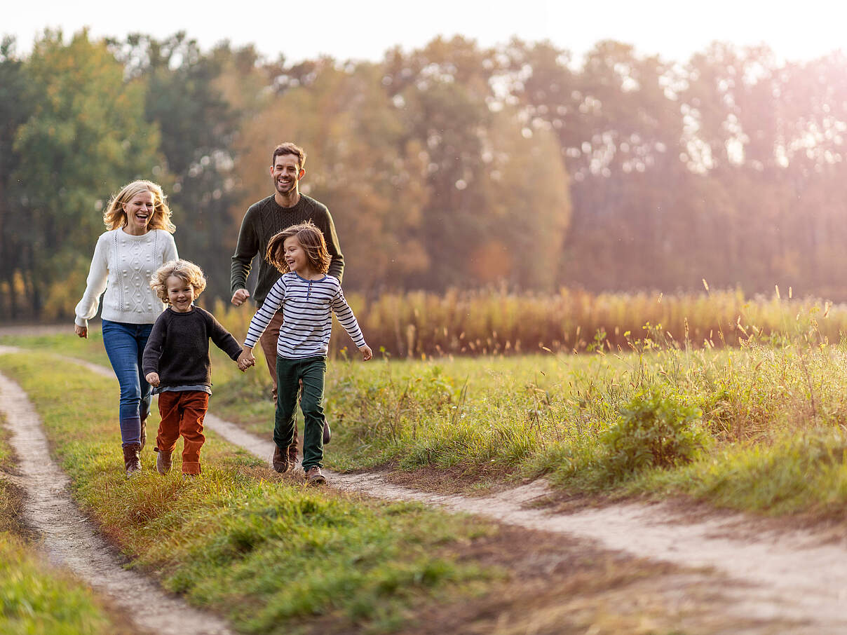 Familie in der Natur © Getty Images