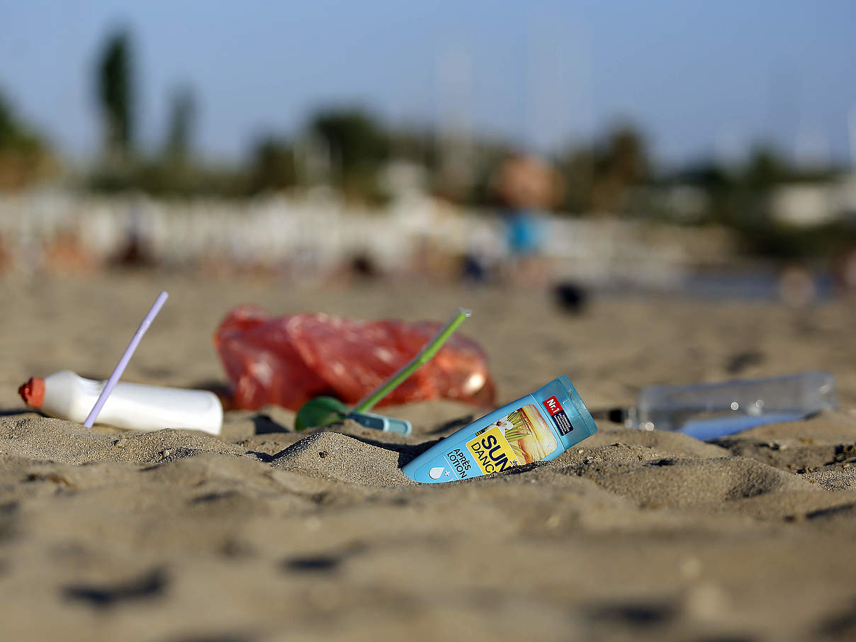 Mittelmeer: Plastikmüll an griechischem Strand © Milos Bicanski / WWF-UK