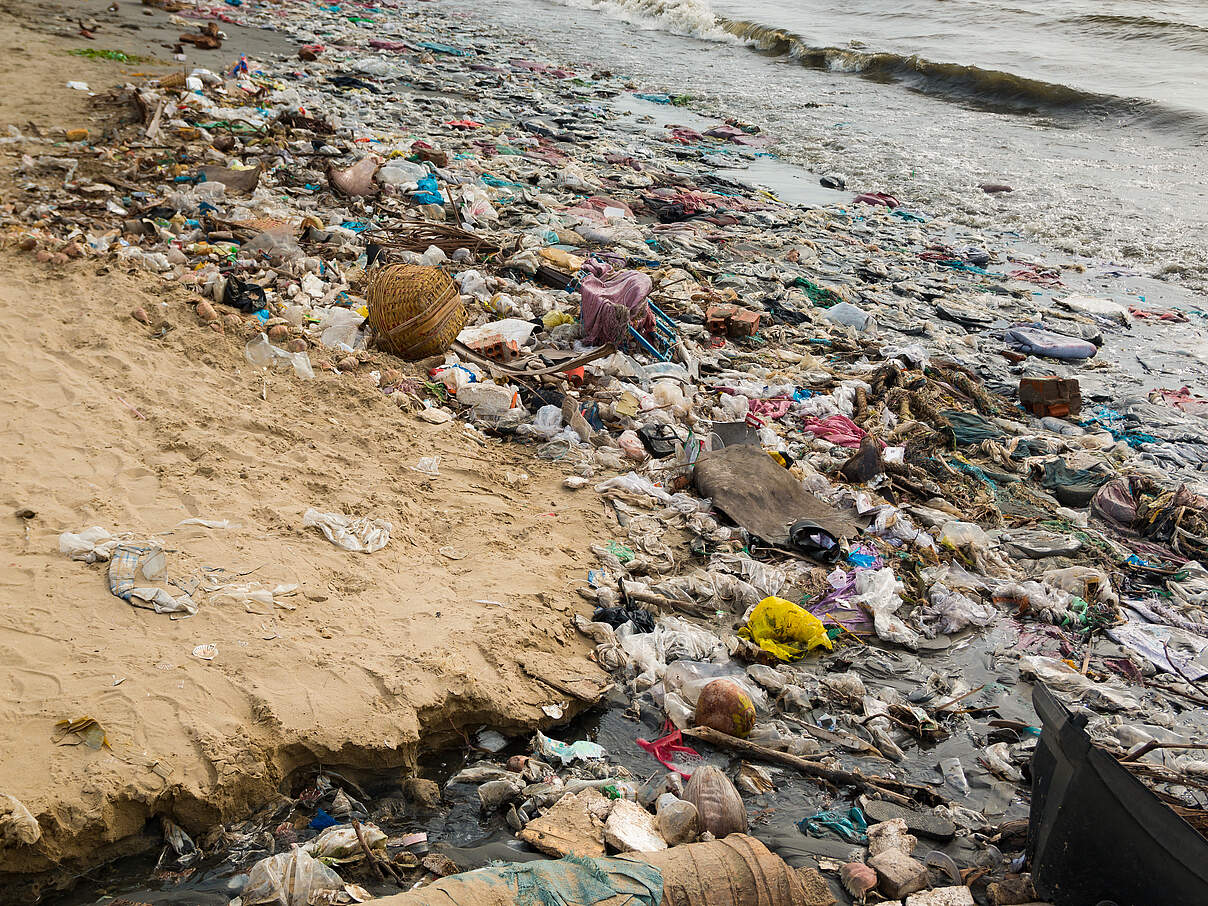 Vermüllter Strand auf Phu Quoc (Vietnam) © iStock GettyImages