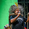 Ein brasilianischer Indigene spricht auf dem Free Land Camp 2022 in Brasilia, Brasilien © WWF Brasil