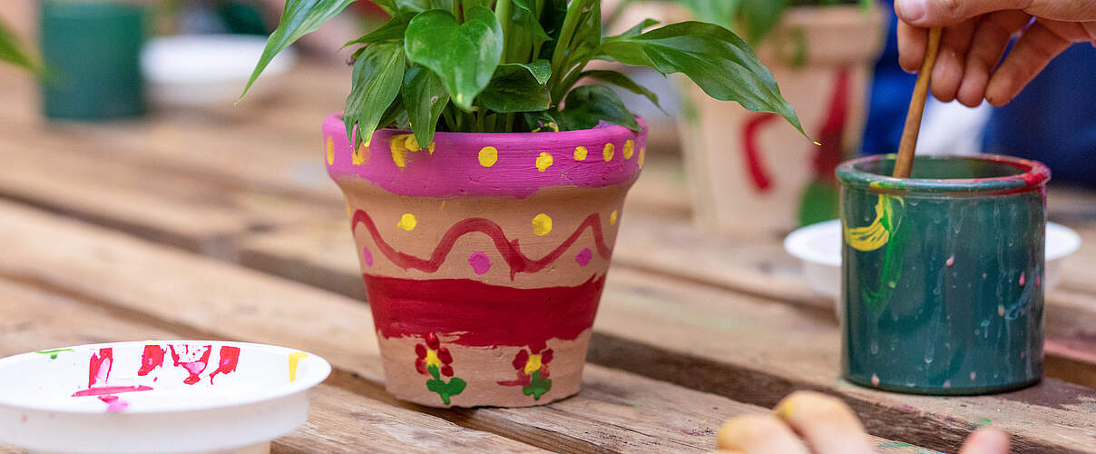 Bemalte Blumentöpfe sind ein tolles Geschenk