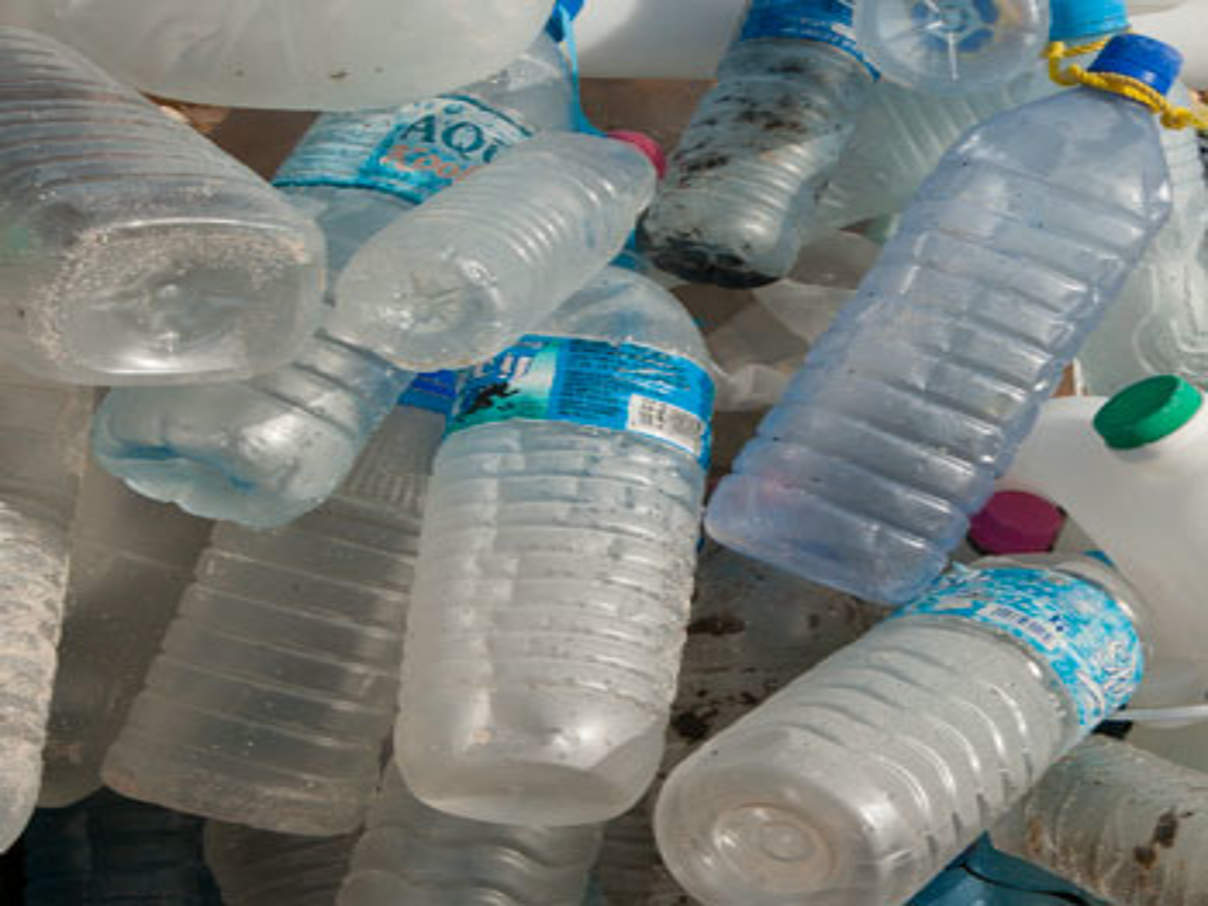 Plastkflaschen © PeterChadwick/WWF 