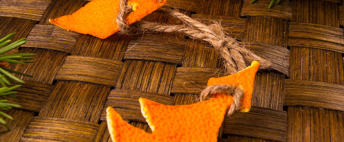 Anhänger aus Orangenschalen