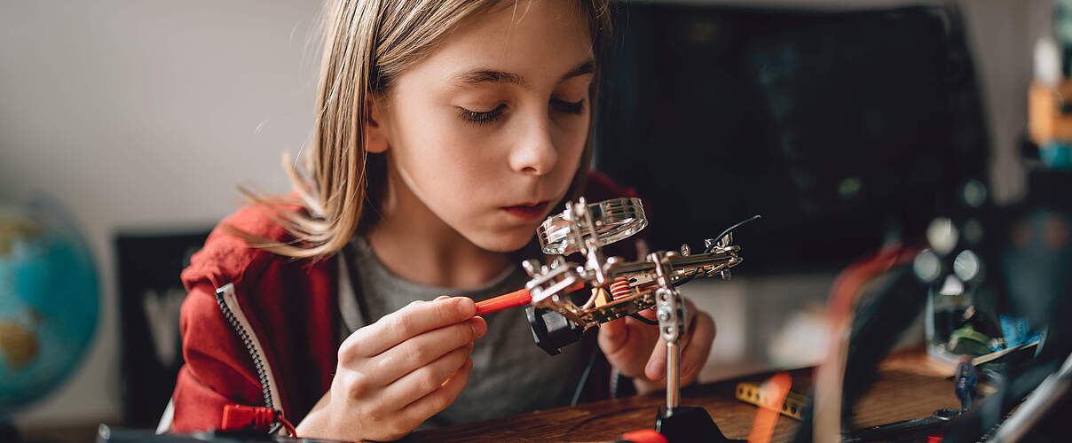 Elektronik reparieren statt wegwerfen © Kerkez / iStock / Getty Images 