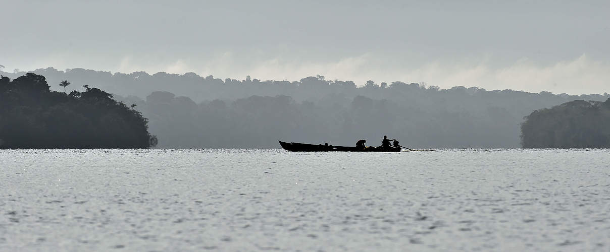 Fischerboot im Rio Juruena © Adriano Gambarini / WWF-Brazil