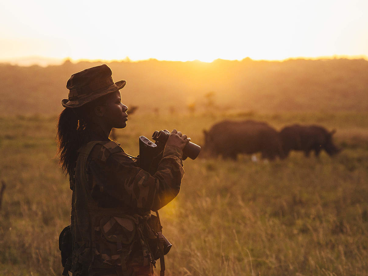 Rangerin Doreen Adongo in Kenia © Jonathan Caramanus / Green Renaissance / WWF-UK