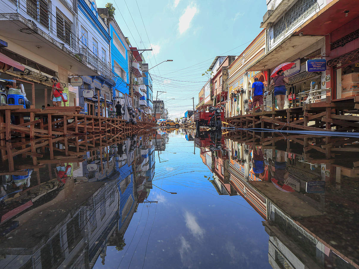 Die Zahl der Überflutungen nimmt bedingt durch die Klimakrise zu © Marcio James / WWF-Brazil