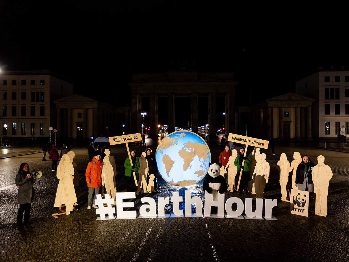 Die Earth Hour 2024: Licht aus am Brandenburger Tor © Jörg Farys / WWF 