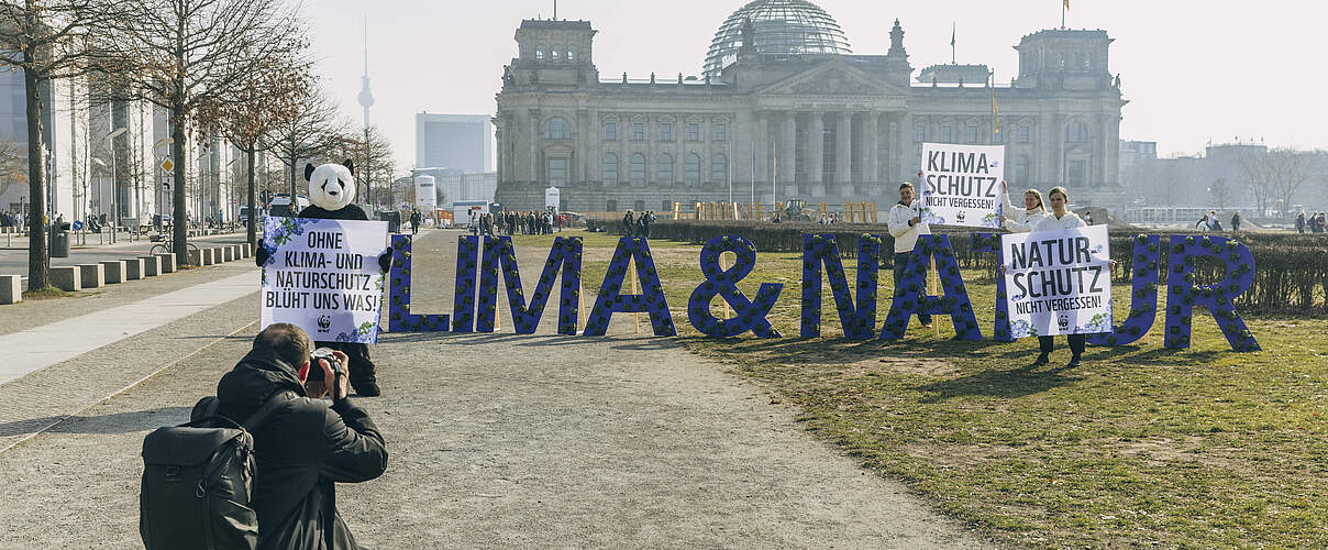 Aktion Bundestag: Vergesst Klima- und Naturschutz nicht © Marlene Gawrisch / WWF