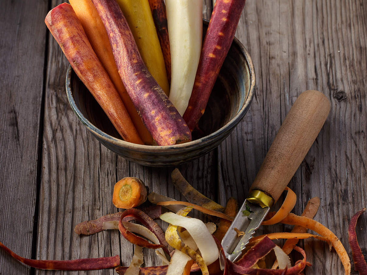 Bunte Möhren geschält 